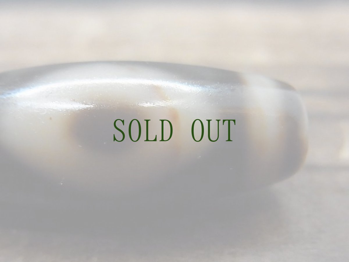 画像3: 紅朱砂ジービーズ(dzi mig ni pa with red spot)二眼天珠（ブッダ２アイ） (3)