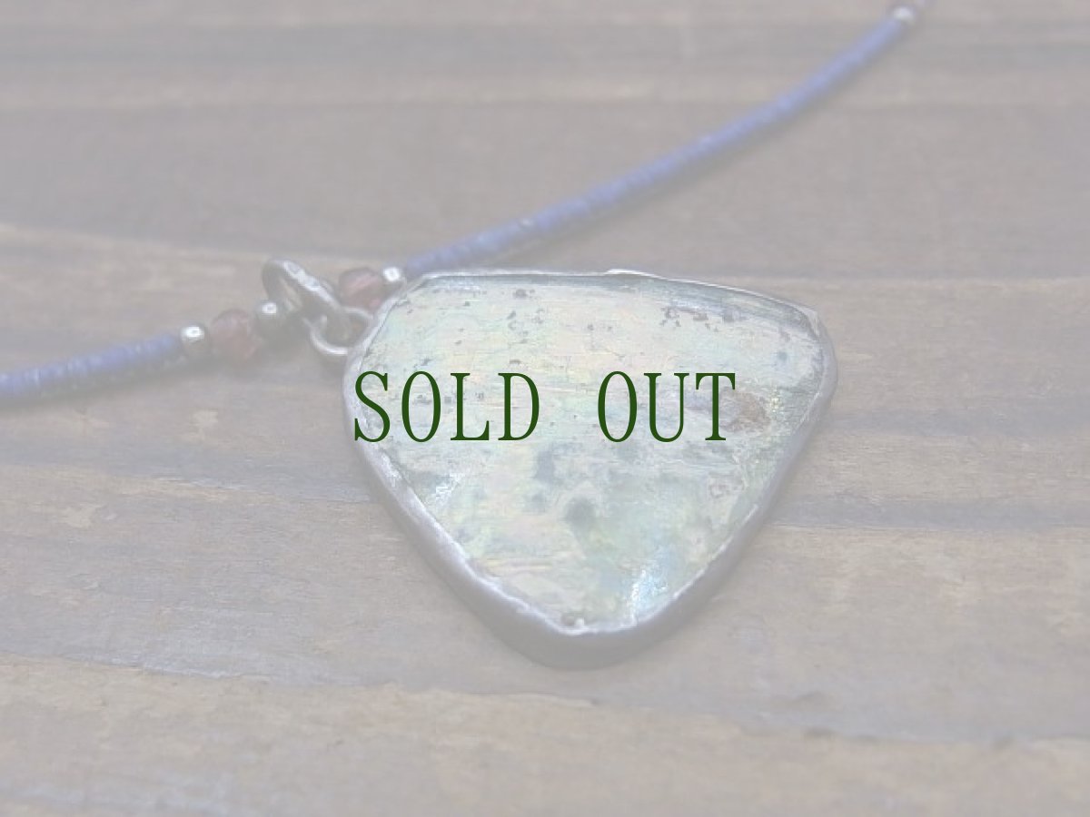 画像6: 古代ローマングラス（銀化ガラス）とラピスラズリのネックレス (6)