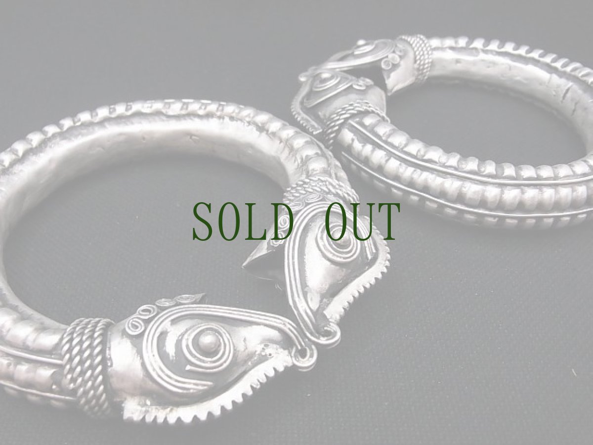 画像3: 貴州ミャオ族のシルバーバングル(ミャオ銀)　一対売り　（蛇・中空） (3)