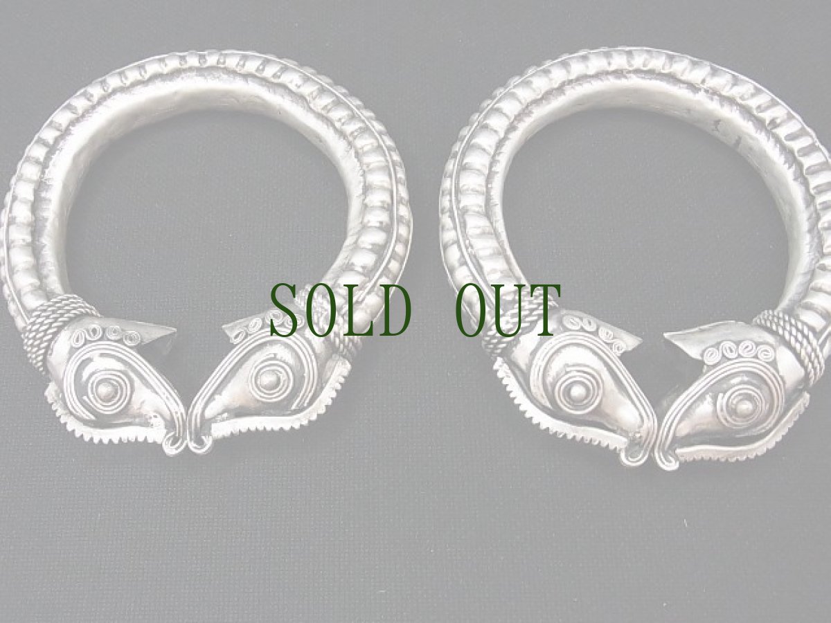 画像2: 貴州ミャオ族のシルバーバングル(ミャオ銀)　一対売り　（蛇・中空） (2)