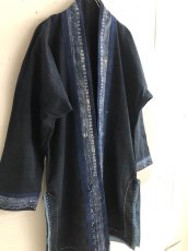 画像4: 本藍染ロング丈ジャケット　（貴州省ミャオ族・トン族　手紬手織り木綿）ドロップショルダー　 (4)