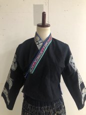 画像4: 貴州省布依族（プイ族）　刺繍・ろうけつ・藍染め　木綿ジャケット（ビンテージ） (4)