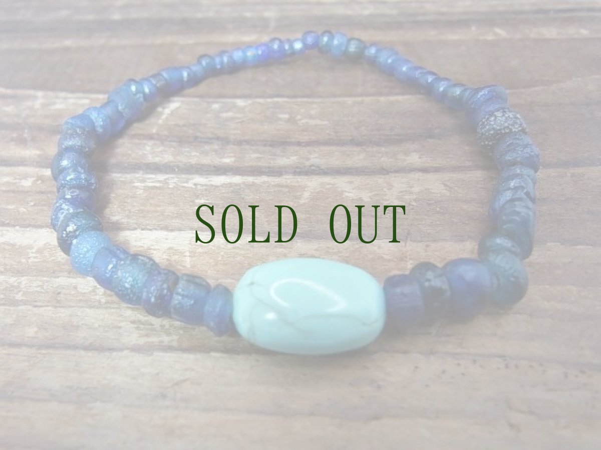 画像2: チベタン・オールドターコイズ(yu)と古代瑠璃玉のブレスレット 　（tibetan old turquoise）  (2)