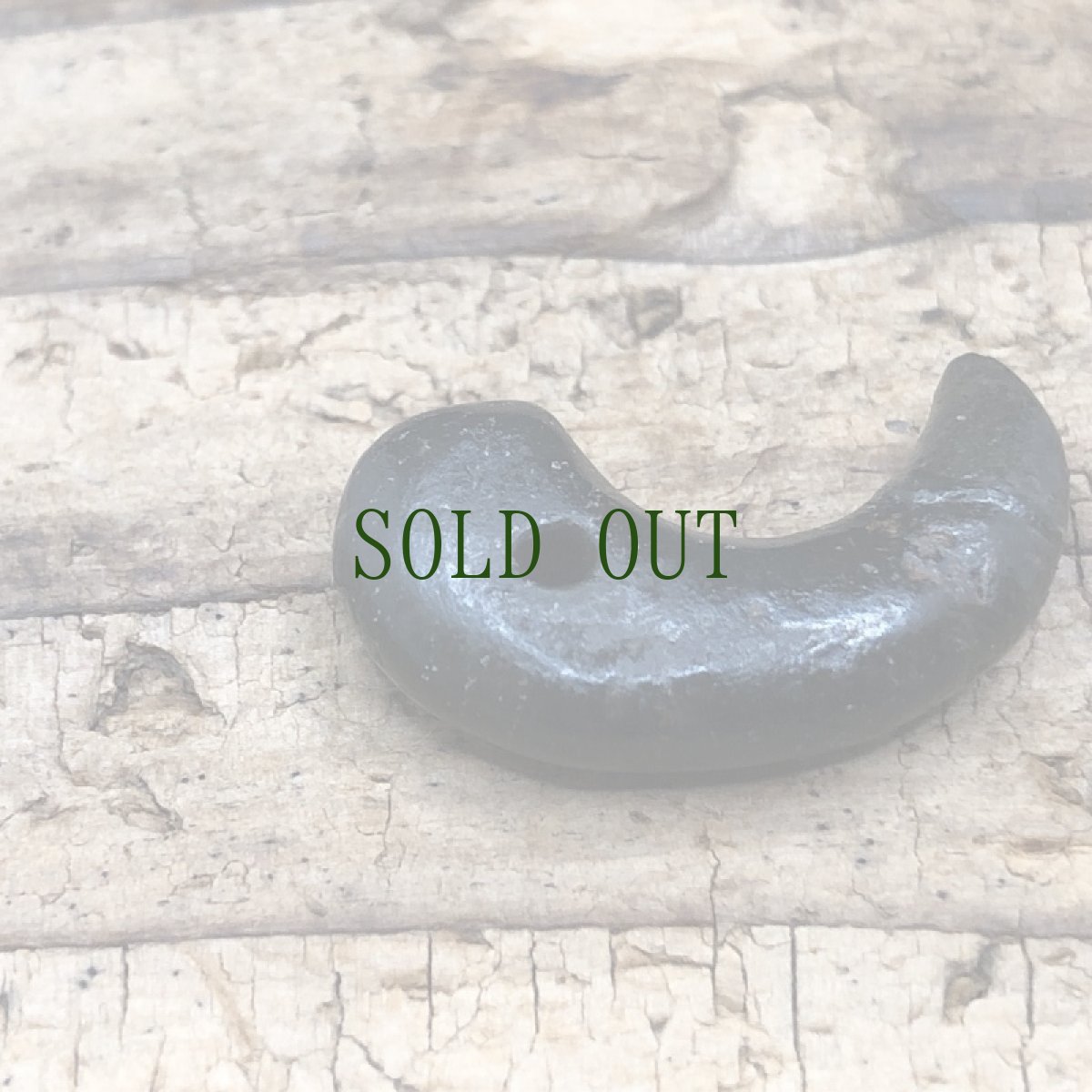 画像6: 勾玉　（古墳時代）滑石製・濃緑色 (6)