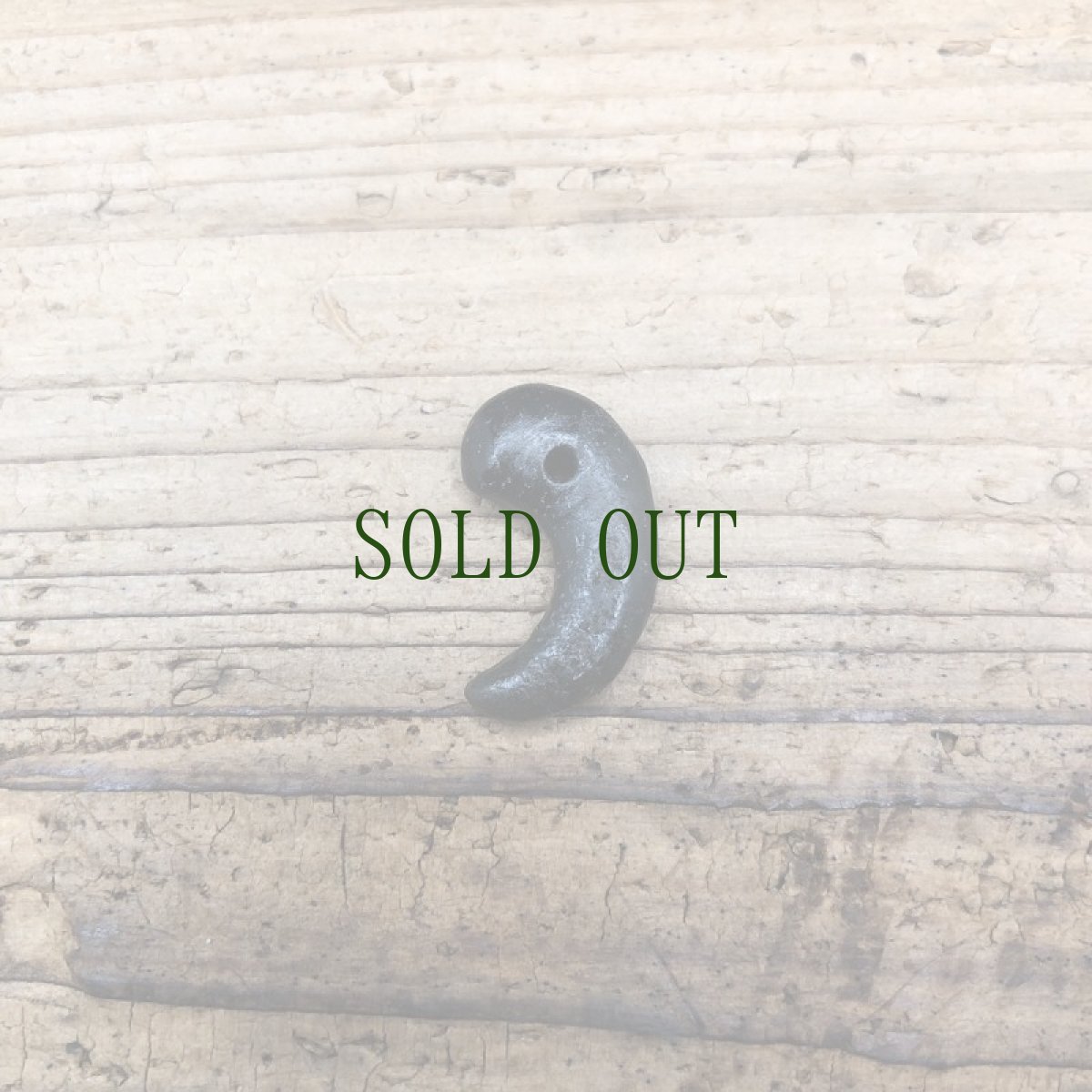 画像4: 勾玉　（古墳時代）滑石製・濃緑色 (4)