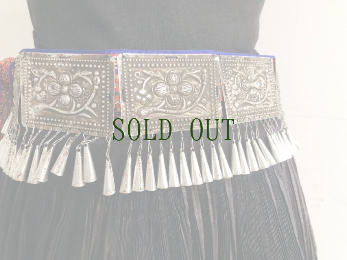 画像2: 貴州省ミャオ族のハレ着用、鈴付きベルト (2)