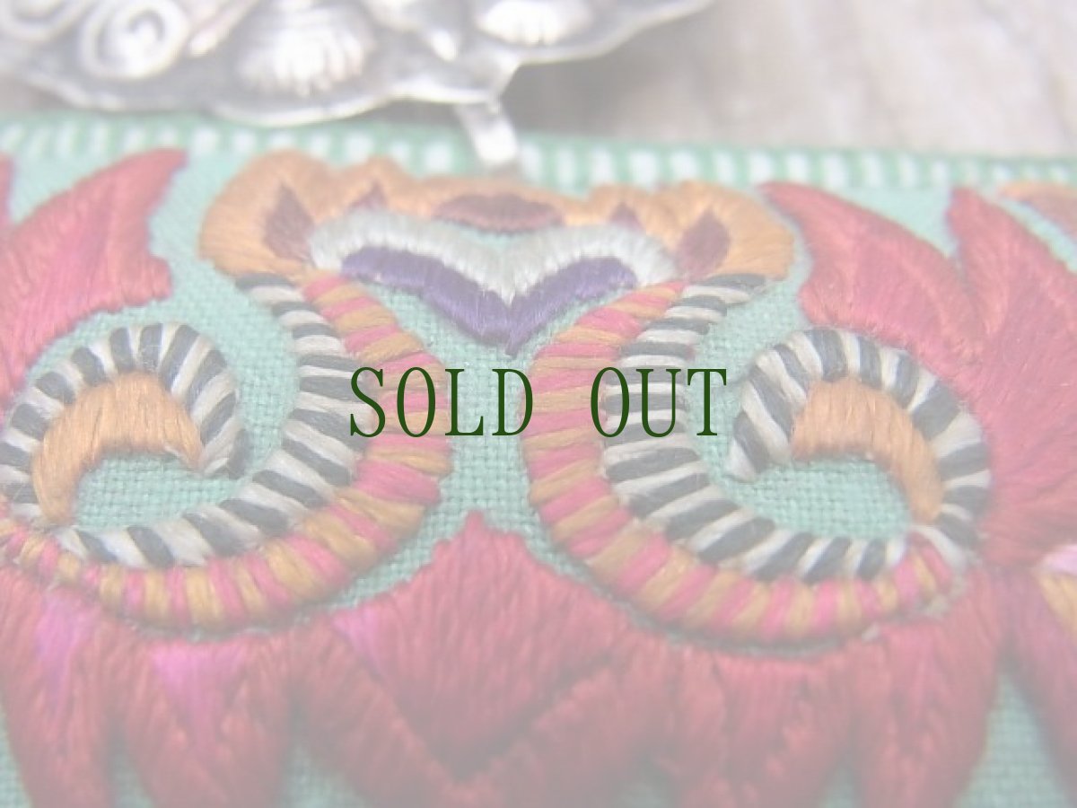 画像3: 貴州省ミャオ族の古刺繍ペンダント(ミャオ銀)　オーナメント (3)