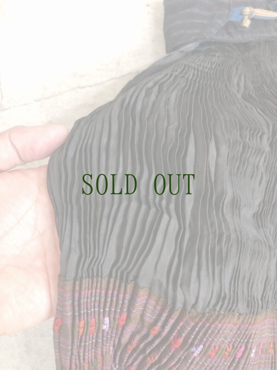 画像14: 貴州省黄平苗族(ミャオ族)　プリーツ巻きスカート（野蚕絹・草木染）ビンテージ　【シルク】 (14)