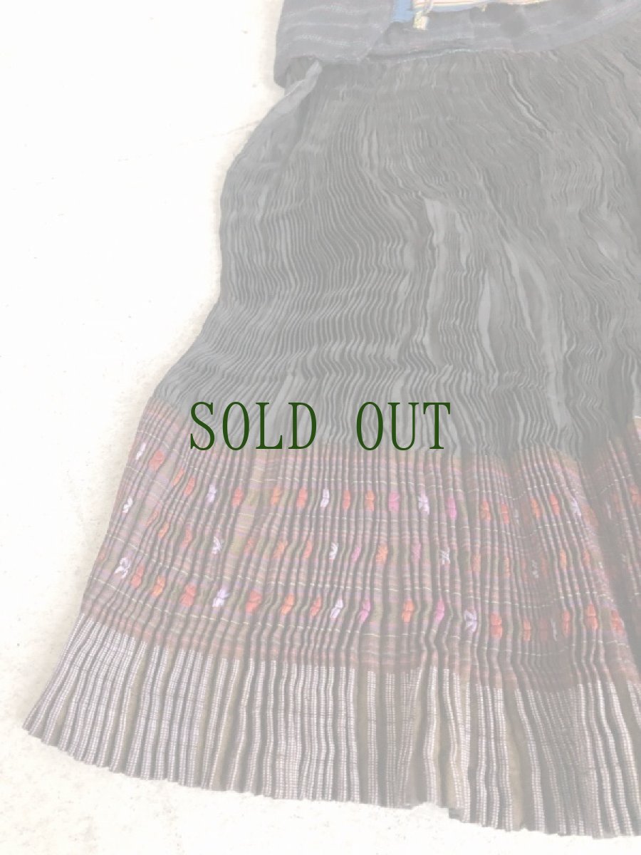 画像13: 貴州省黄平苗族(ミャオ族)　プリーツ巻きスカート（野蚕絹・草木染）ビンテージ　【シルク】 (13)