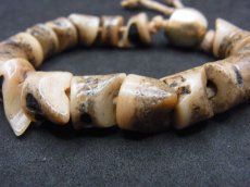画像5: 眉心骨カパラの念珠ブレスレット　(チベタンeye brow bone Kapala Mala ) 17珠 (5)