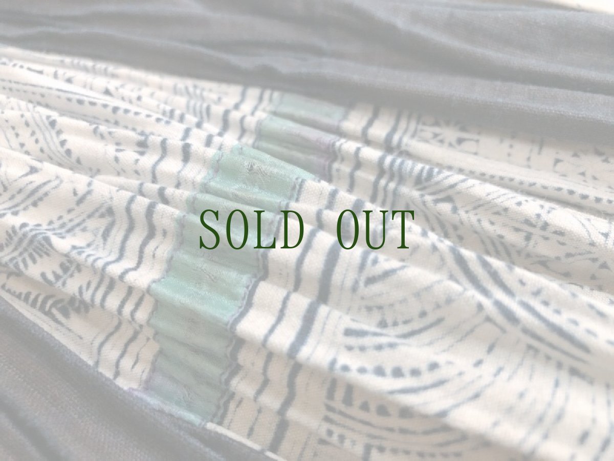 画像12: 榕江苗族(rong jiang miao/ミャオ族）藍染・ろうけつ　プリーツ巻きスカート　(ビンテージ） (12)