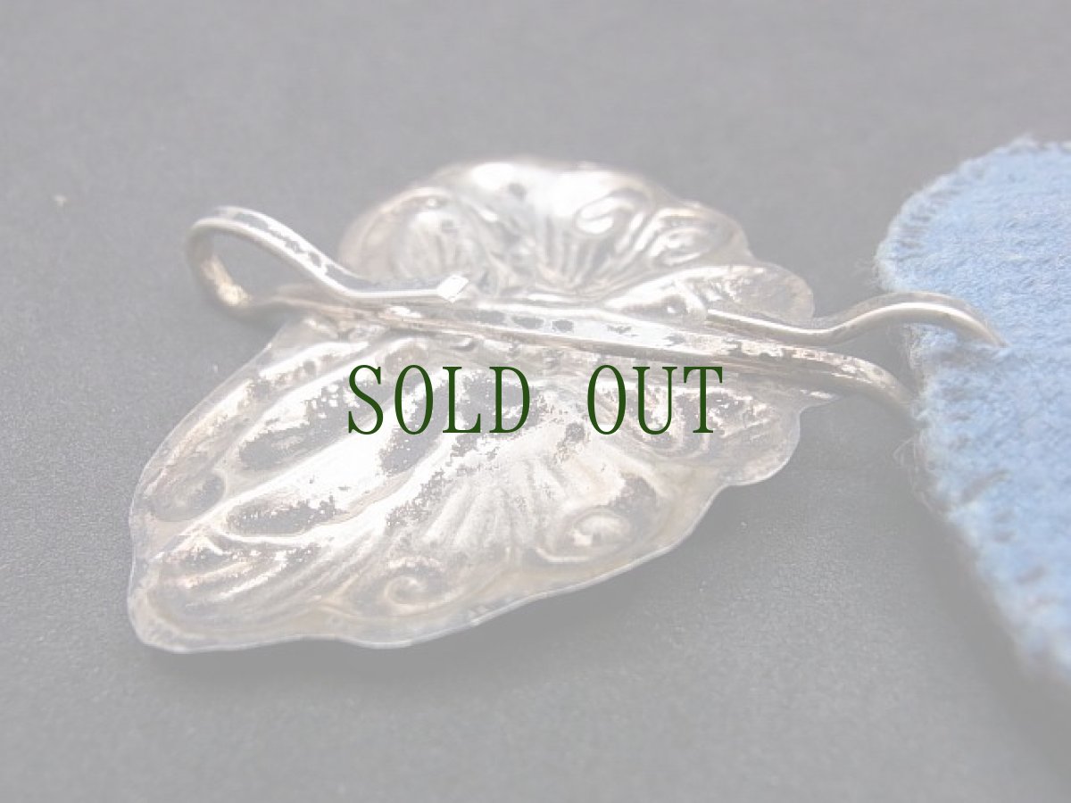 画像8: 貴州省ミャオ族の古刺繍ペンダント・ピン　(ミャオ銀)　オーナメント (8)