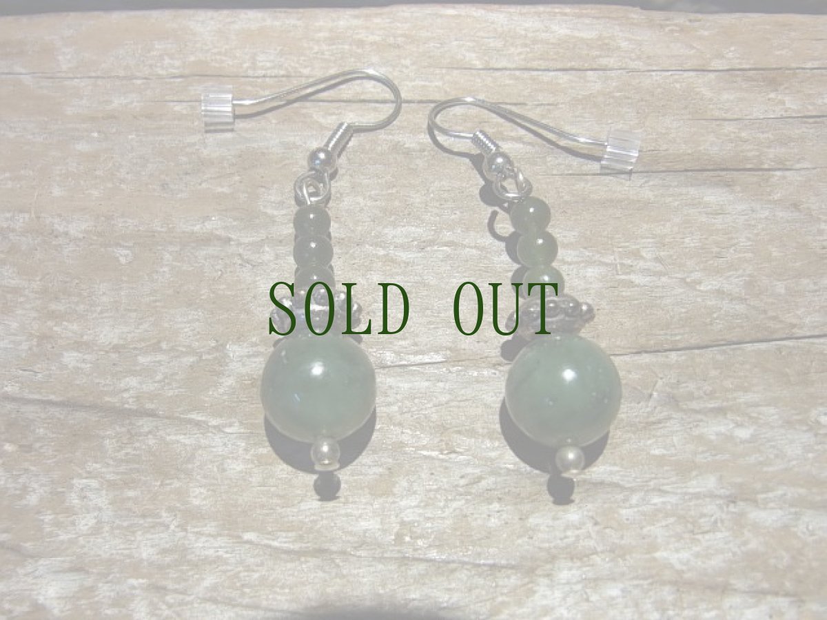 画像2: アラスカ産　翡翠（jade）のピアス、エスキモー（イヌイット） (2)