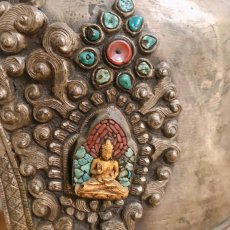 画像9: チベット・銀製兜（祭儀用）Tibetan silver helmet with iron stand　鉄製土台付き　 (9)
