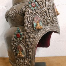 画像4: チベット・銀製兜（祭儀用）Tibetan silver helmet with iron stand　鉄製土台付き　 (4)