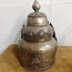画像13: チベット・銀製兜（祭儀用）Tibetan silver helmet with iron stand　鉄製土台付き　 (13)