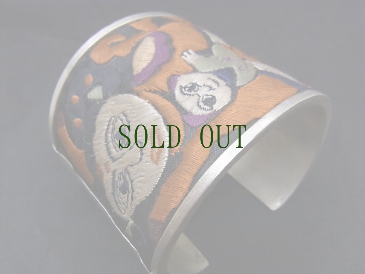 画像3: 貴州省ミャオ族の古刺繍バングル(ミャオ銀)・母子・破線刺繍 (3)