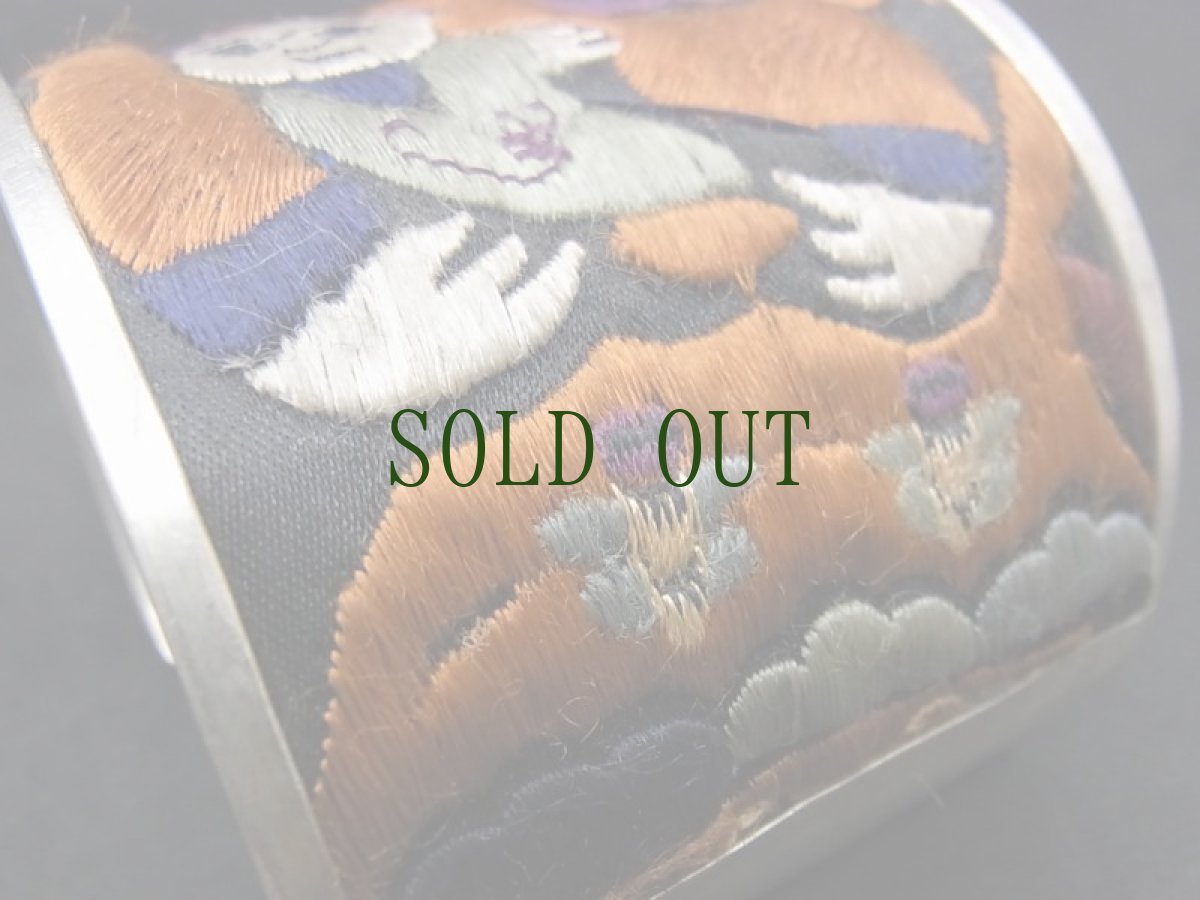 画像5: 貴州省ミャオ族の古刺繍バングル(ミャオ銀)・母子・破線刺繍 (5)