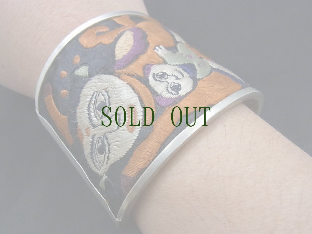 画像7: 貴州省ミャオ族の古刺繍バングル(ミャオ銀)・母子・破線刺繍 (7)