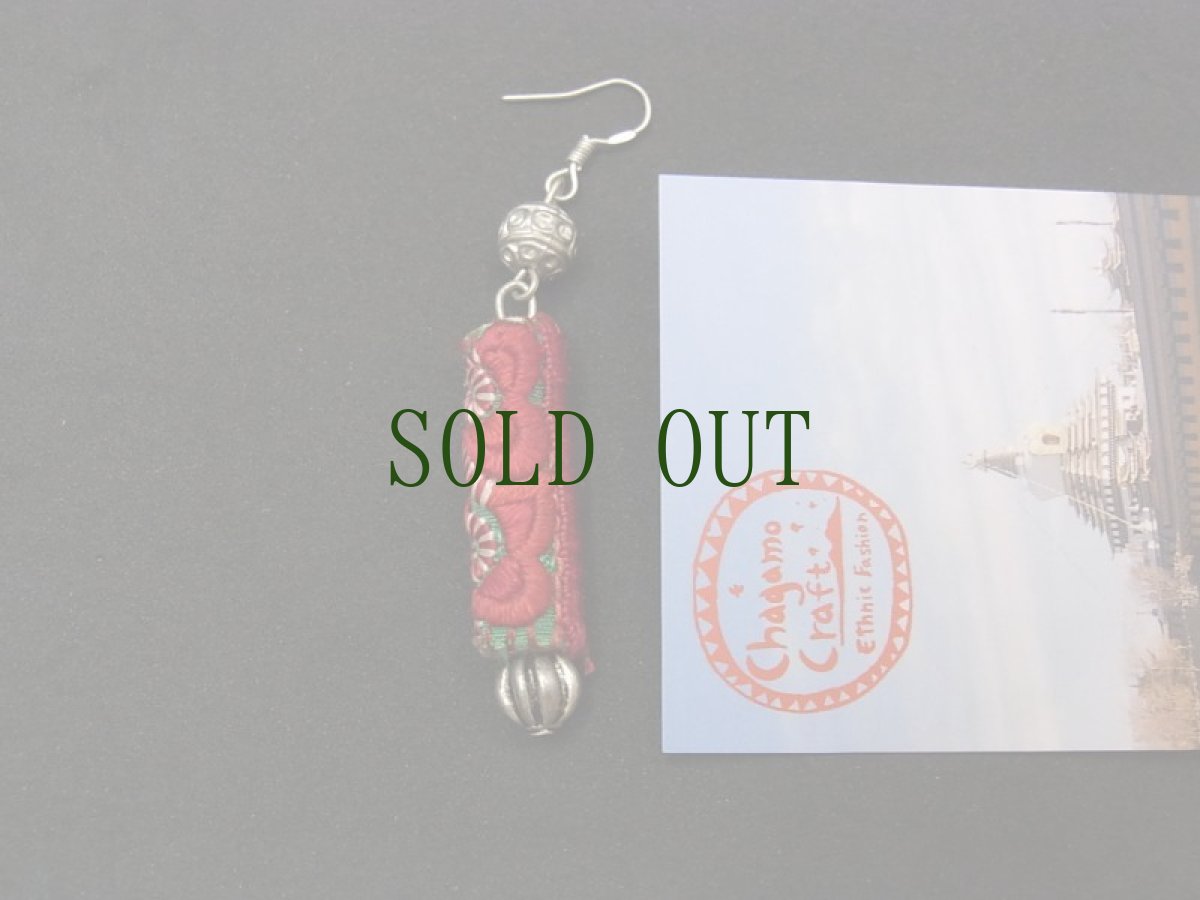 画像6: 貴州ミャオ族の苗銀製・刺繍古裂ピアス　 (6)