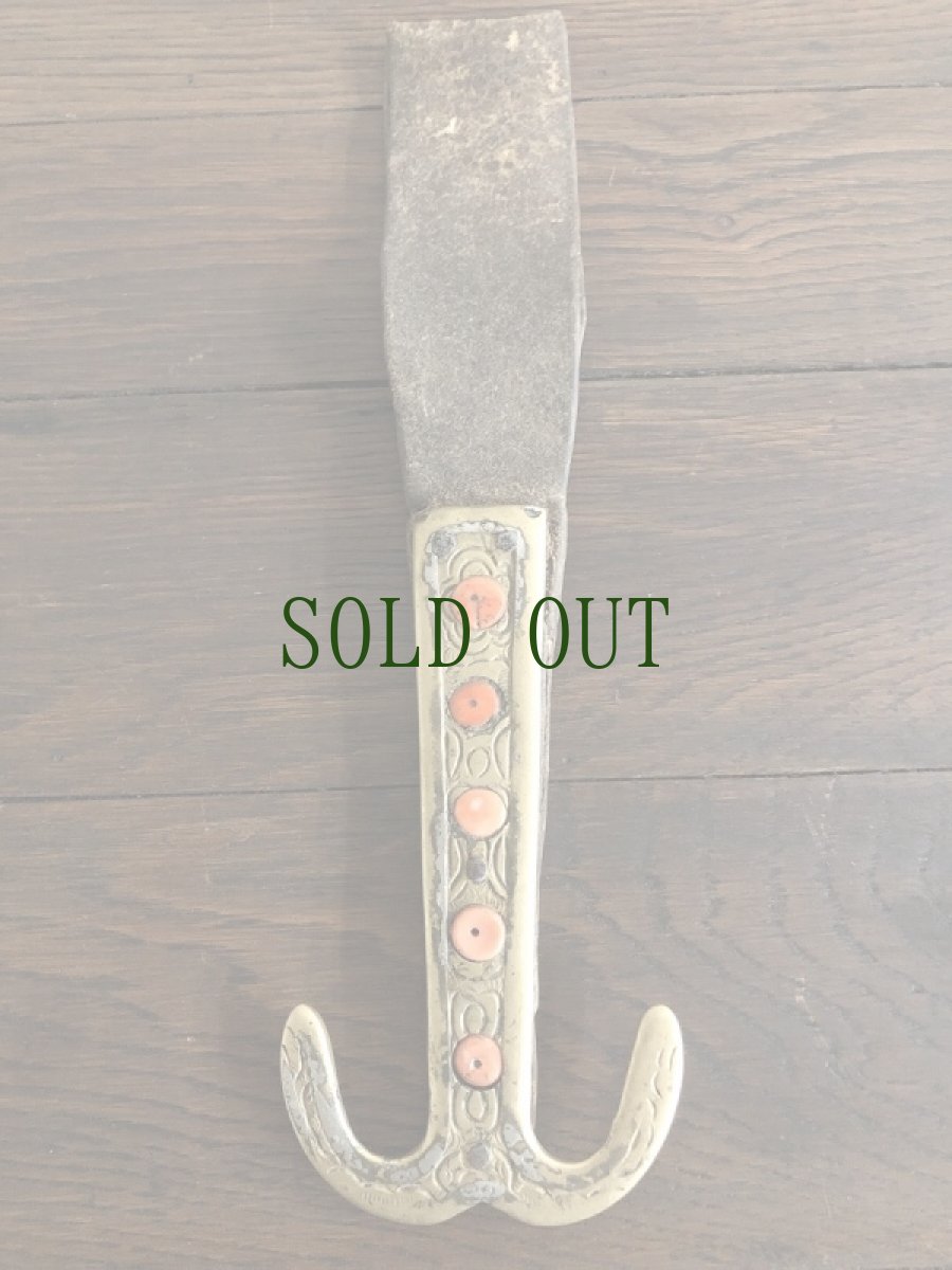 画像9: チベットの装身具(搾乳桶用の鉤・ラムチャル/tibetan old lamchar）山さんご象嵌　アンティーク (9)