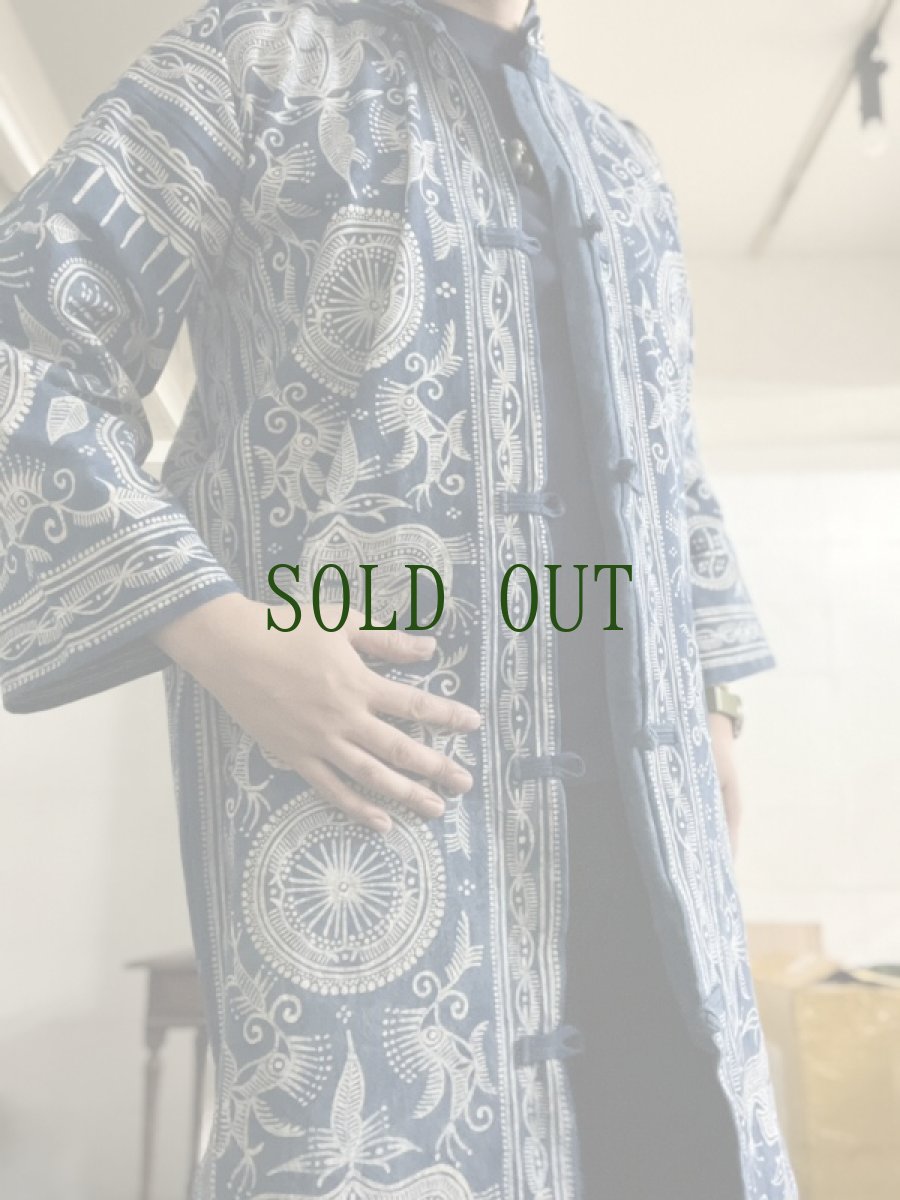 画像11: ガージアミャオ族（革家苗族）　藍染・ろうけつ染め詰襟・ロング丈ジャケット (11)