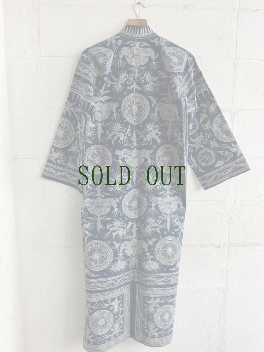 画像7: ガージアミャオ族（革家苗族）　藍染・ろうけつ染め詰襟・ロング丈ジャケット (7)