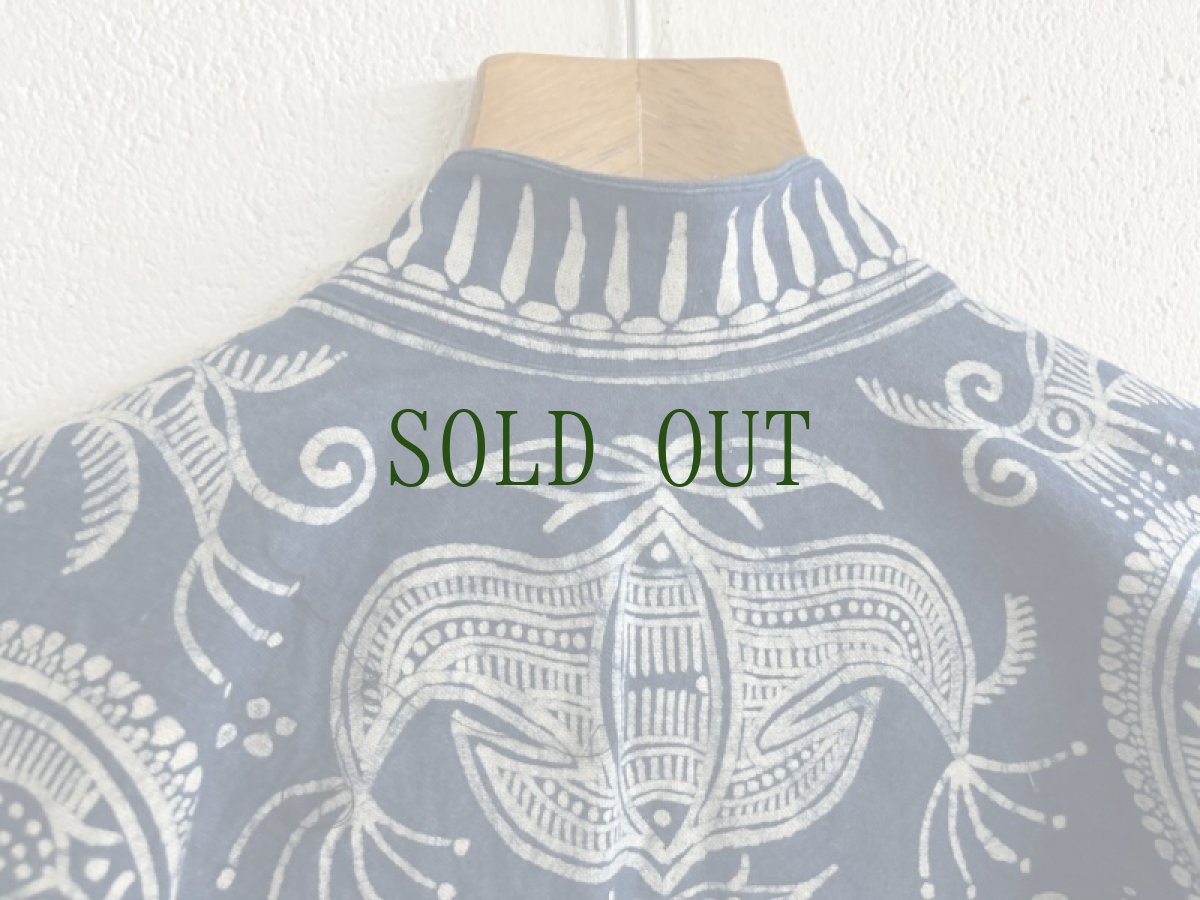 画像9: ガージアミャオ族（革家苗族）　藍染・ろうけつ染め詰襟・ロング丈ジャケット (9)