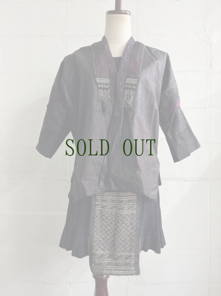 画像4: 錫繍・剣河苗族(jian he ミャオ族）　上衣・前掛け・スカート一式（木綿藍染・亮布・錫繍） (4)