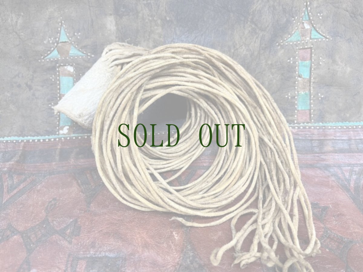 画像8: チベット　ヤクの革紐　1本売り（切り売り）　うす茶色 (8)