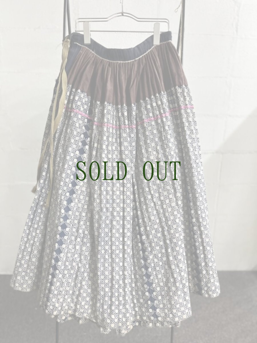 画像2: 貴州省安順県関口苗族 ・ミャオ族 ロング丈プリーツ巻スカート　 (An shun Miao )　ヴィンテージ (2)