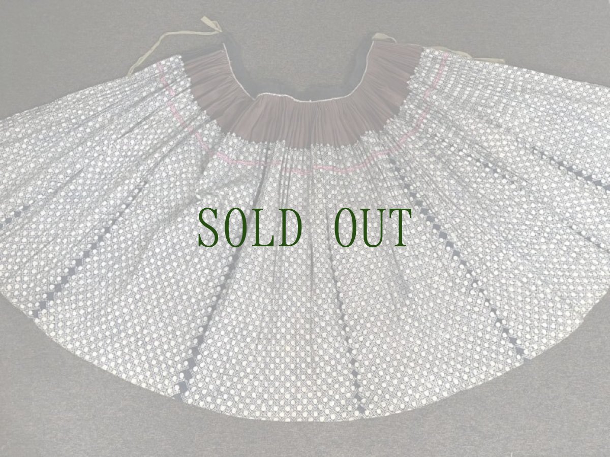 画像8: 貴州省安順県関口苗族 ・ミャオ族 ロング丈プリーツ巻スカート　 (An shun Miao )　ヴィンテージ (8)