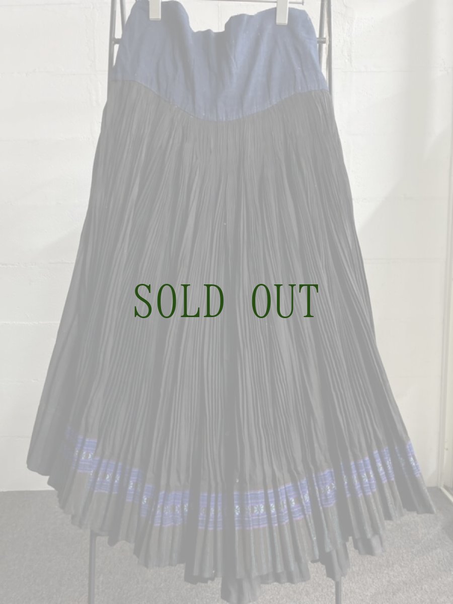 画像2: 貴州省貞豊苗族（ジェンフォン・ミャオ族 ）プリーツ巻きスカート　木綿・ヴィンテージ (2)