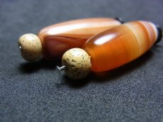 画像4: 縞瑪瑙（めのう・カーネリアン）と星月菩提樹のピアス　　（natural agate stone beads earrings ） (4)
