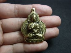 画像1: チベット・仏陀の御守り（根付）　黄銅製 (1)