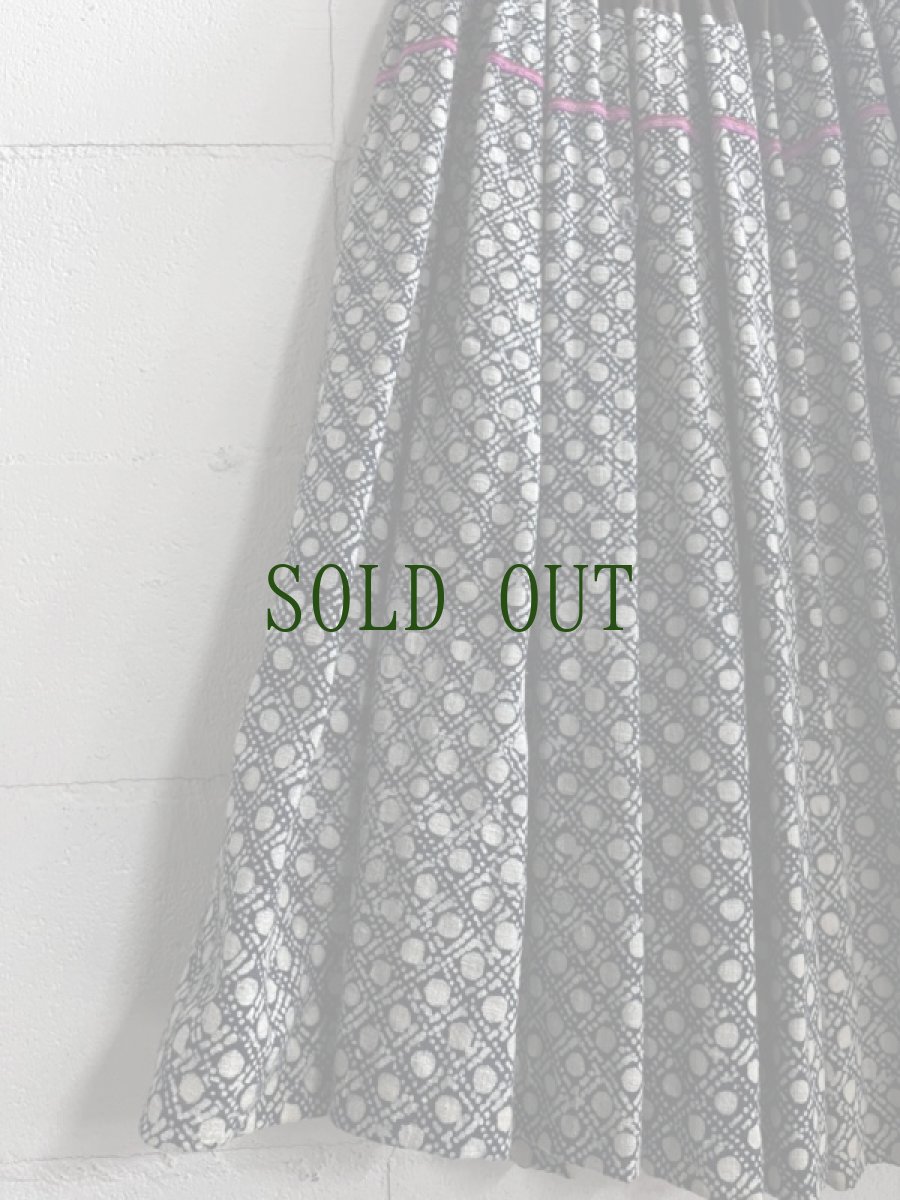 画像5: 貴州省安順県関口苗族 ・ミャオ族 ロング丈プリーツ巻スカート　 (An shun Miao )　ヴィンテージ (5)