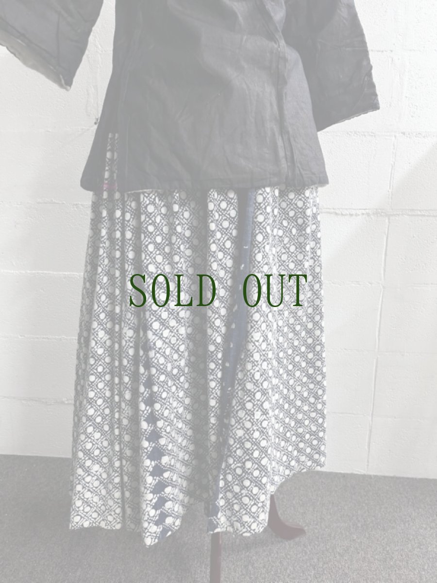 画像12: 貴州省安順県関口苗族 ・ミャオ族 ロング丈プリーツ巻スカート　 (An shun Miao )　ヴィンテージ (12)