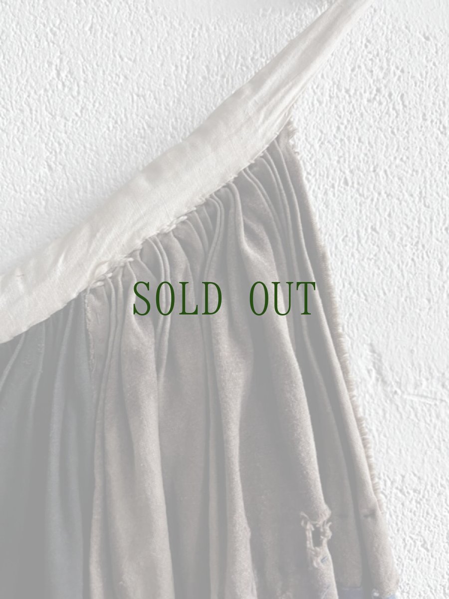 画像11: 貴州省安順県関口苗族 ・ミャオ族 ロング丈プリーツ巻スカート　 (An shun Miao )　ヴィンテージ (11)