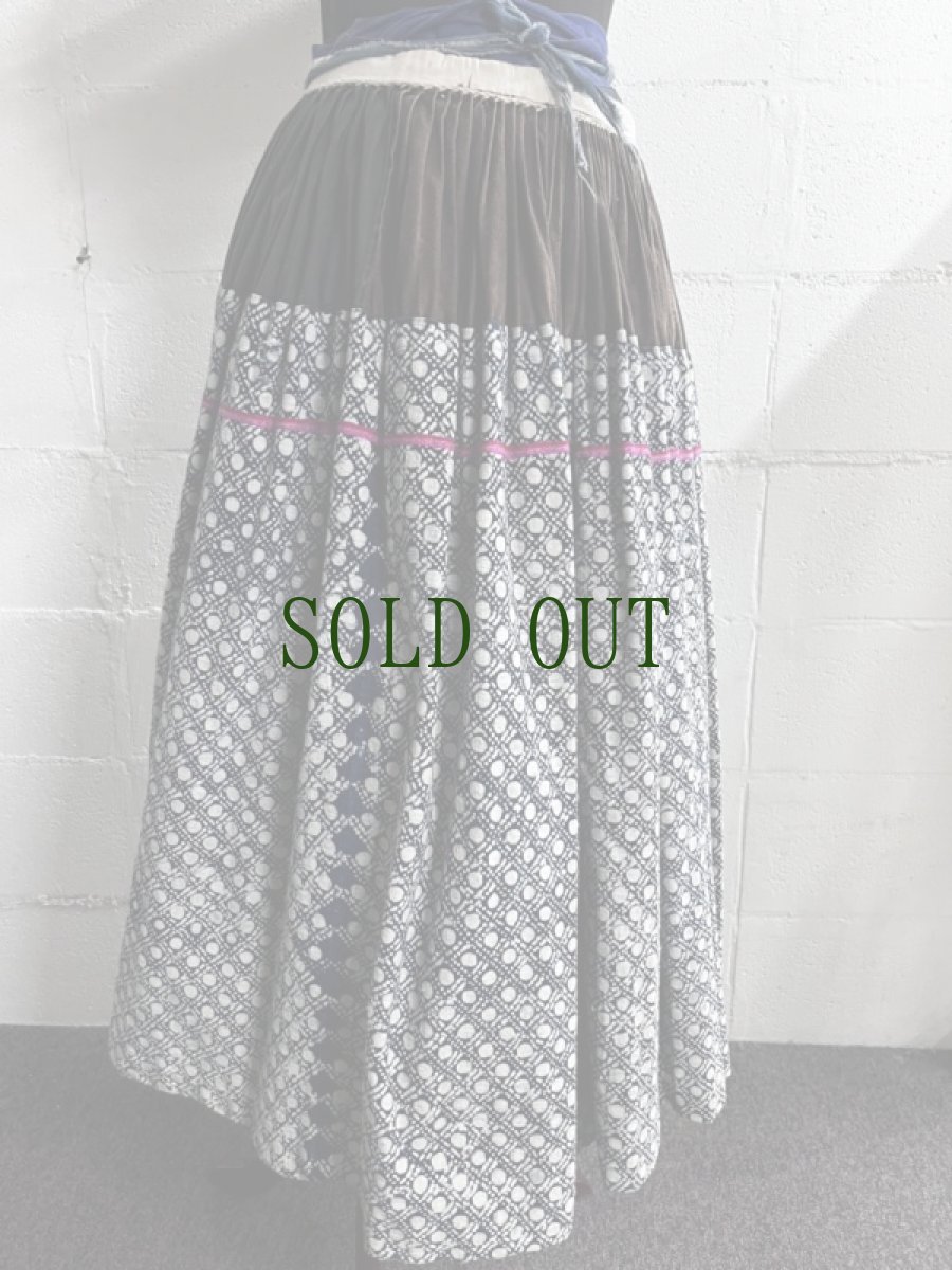 画像13: 貴州省安順県関口苗族 ・ミャオ族 ロング丈プリーツ巻スカート　 (An shun Miao )　ヴィンテージ (13)