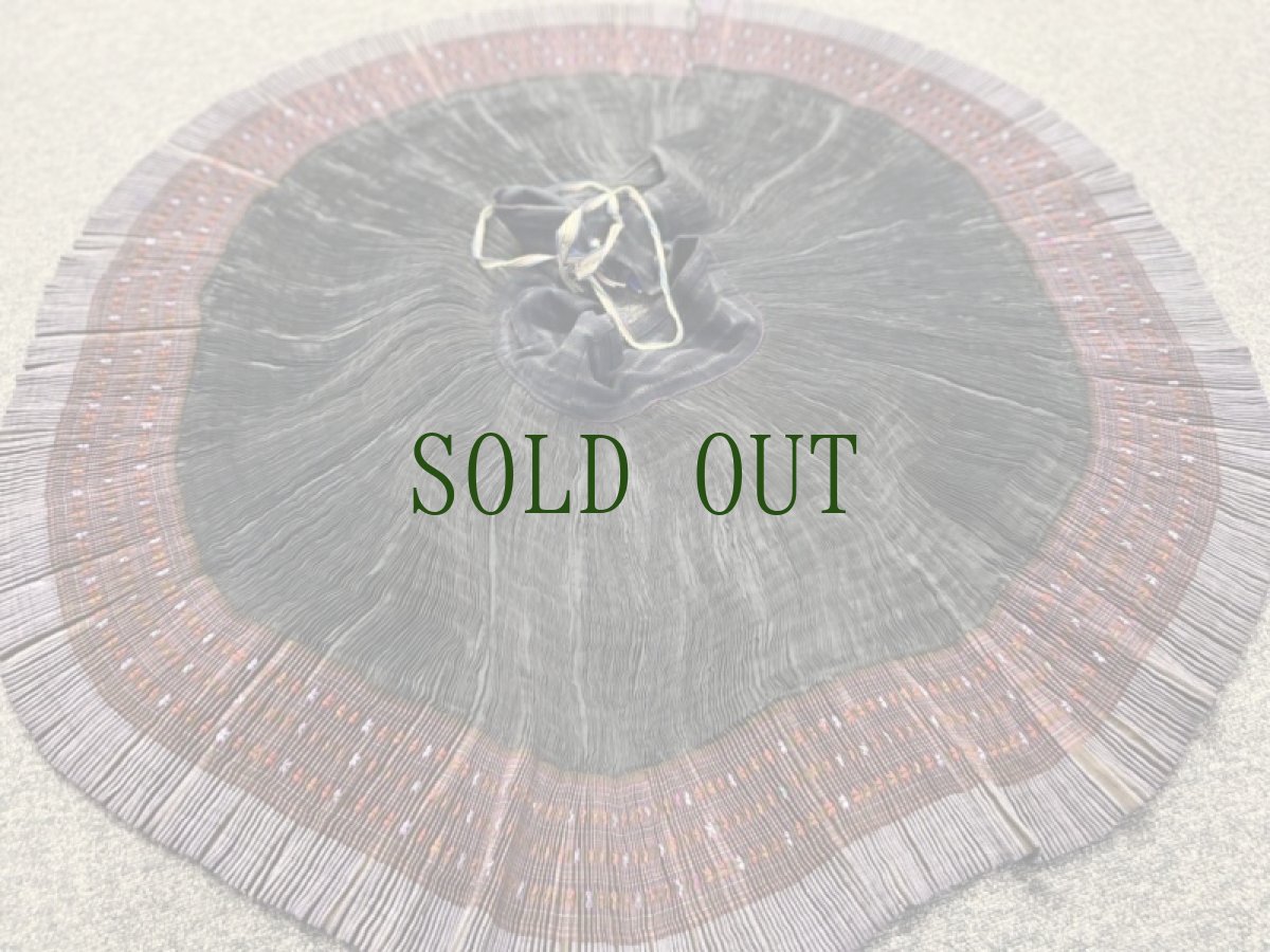 画像3: 貴州省黄平苗族(ミャオ族)　プリーツ巻きスカート（野蚕絹・草木染）ビンテージ　【シルク】 (3)