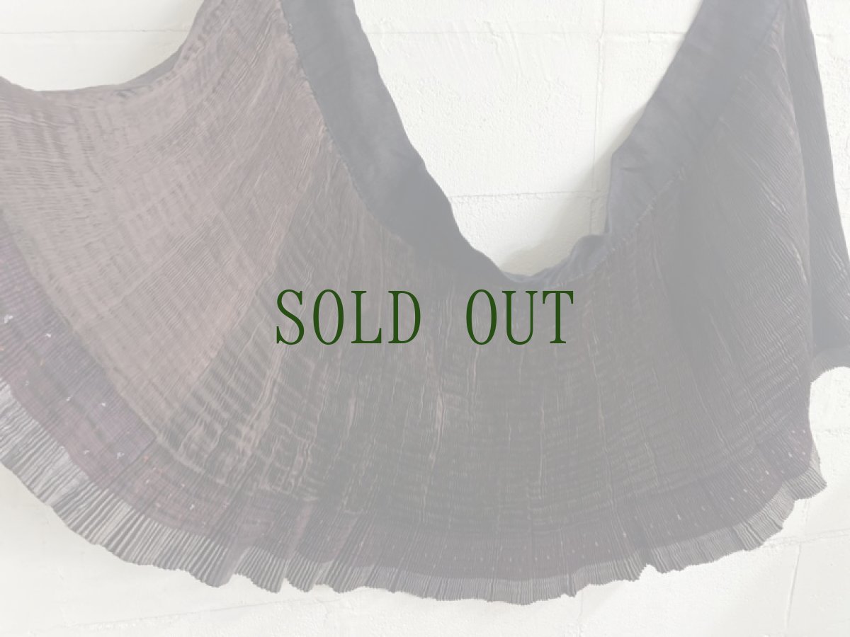 画像4: 貴州省黄平苗族(ミャオ族)　プリーツ巻きスカート（野蚕絹・草木染）ビンテージ【シルク】 (4)