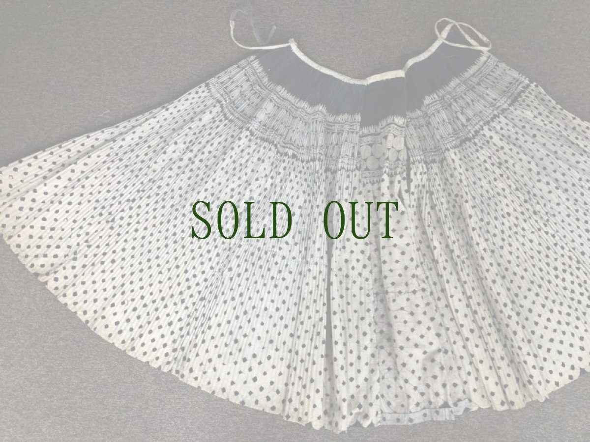 画像9: 貴州省　 布依族（プイ族）　ろうけつ・本藍染　巻きスカート(リバーシブル)　ヴィンテージ　（丈約88cm） (9)