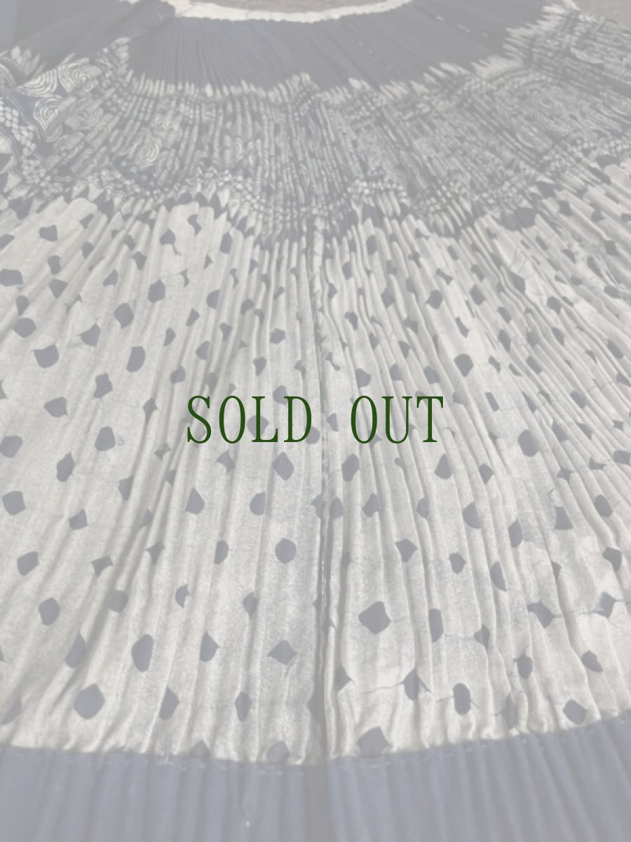 画像13: 貴州省　 布依族（プイ族）　ろうけつ・本藍染　巻きスカート(リバーシブル)　ヴィンテージ　（丈約88cm） (13)