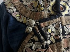画像9: 雲南省麻栗坡県新寨郷　彝族（イ族）ジャケット　本藍染・綿麻製・絹糸刺繍（Malipo YI traditional jacket） (9)