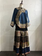 画像4: 雲南省麻栗坡県新寨郷　彝族（イ族）ジャケット　本藍染・綿麻製・絹糸刺繍（Malipo YI traditional jacket） (4)