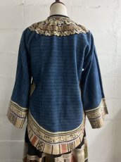 画像14: 雲南省麻栗坡県新寨郷　彝族（イ族）ジャケット　本藍染・綿麻製・絹糸刺繍（Malipo YI traditional jacket） (14)
