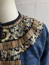 画像8: 雲南省麻栗坡県新寨郷　彝族（イ族）ジャケット　本藍染・綿麻製・絹糸刺繍（Malipo YI traditional jacket） (8)