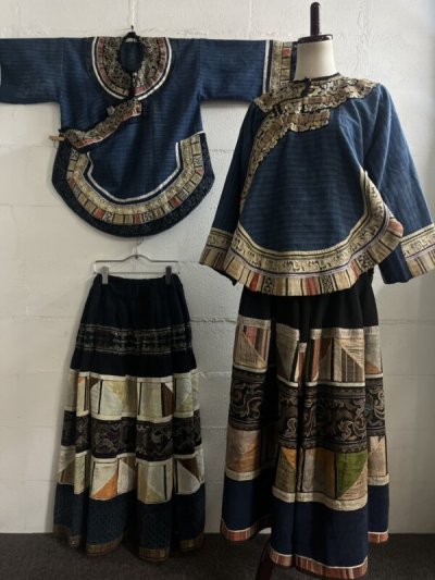 画像2: 雲南省麻栗坡県新寨郷　彝族（イ族）ジャケット　本藍染・綿麻製・絹糸刺繍（Malipo YI traditional jacket）