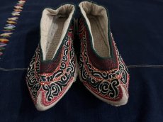 画像4: 貴州省三都水族(shui zu /スイ族)　刺繍布靴　（アンティーク） (4)