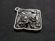 画像7: チベット・聖獣獅子の鉄製トクチャ(天鉄・Thogchags)・純銀製被せ付き・羯磨金剛  (7)